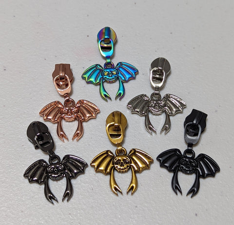 Skull Bow #5 Zipper Pull